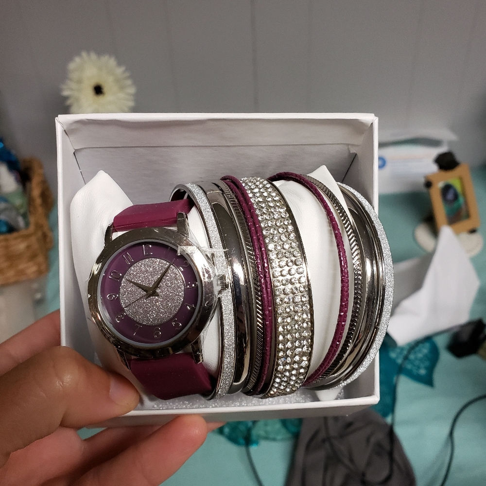 Womens embassy bangle watch set